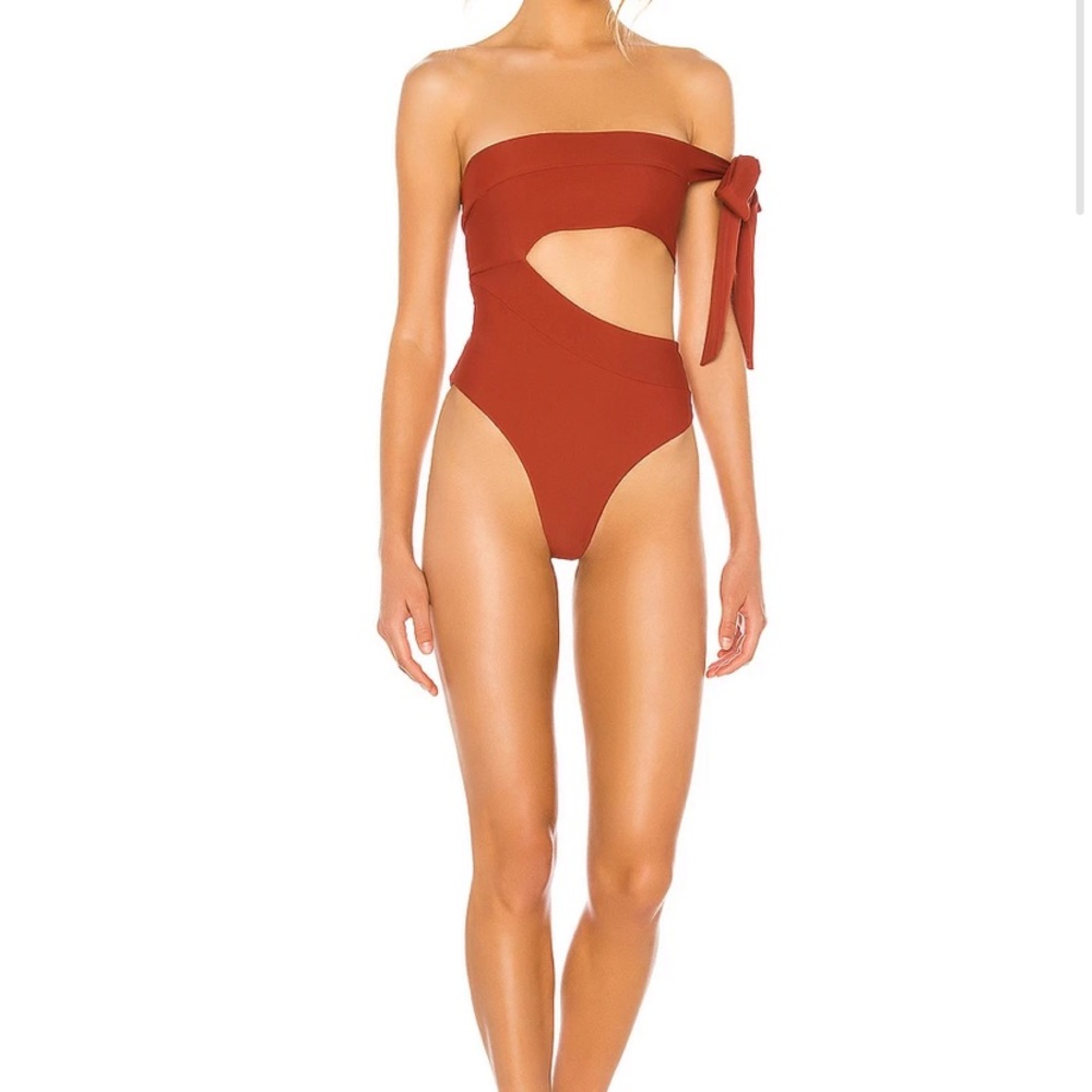 Tularosa Omnia One Piece in Maraschino